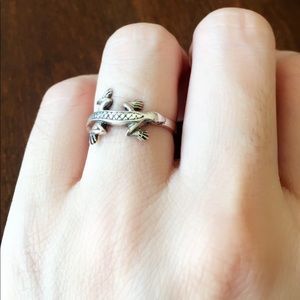 Little lizard ring